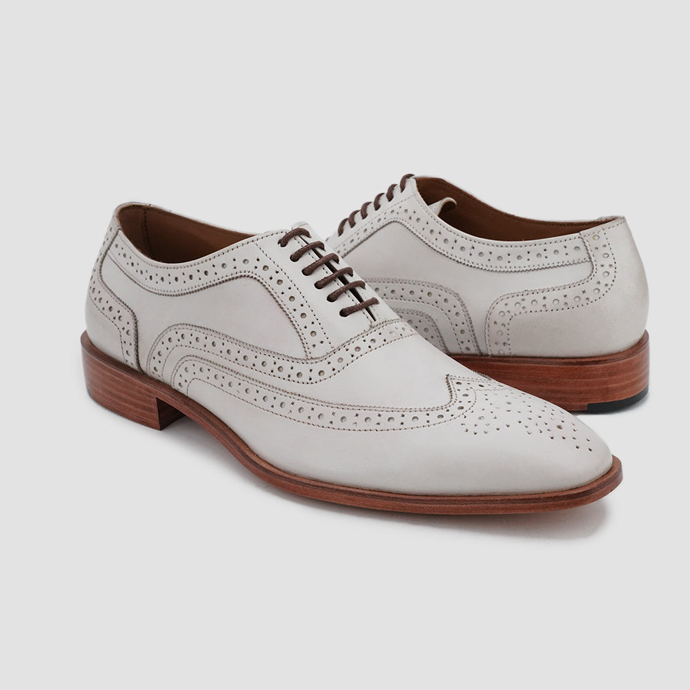 Handcrafted Oxford shoes for men in white 