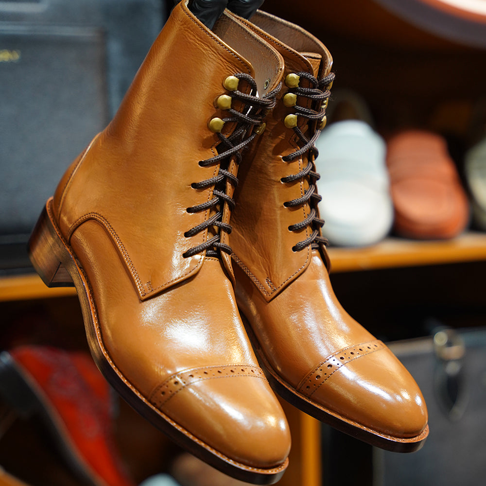 Top leather boots brand in Pakistan