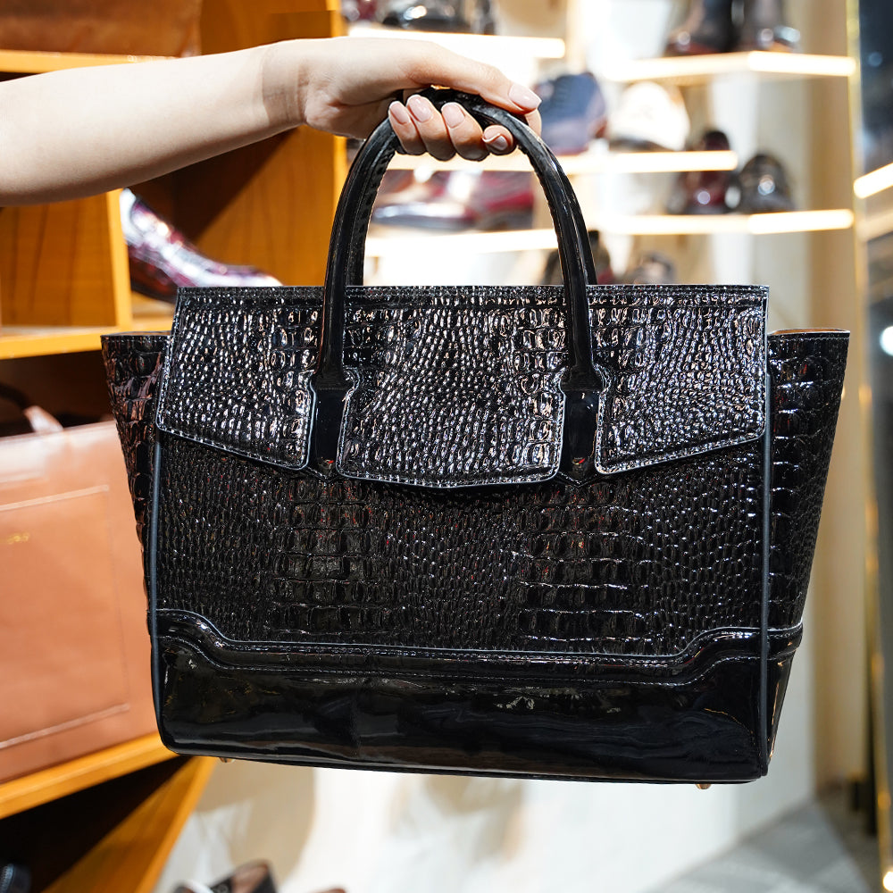 Ladies tote bags in leather